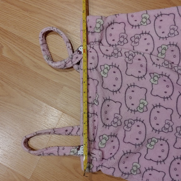Girl's Hello Kitty Robe - Picture 9 of 9